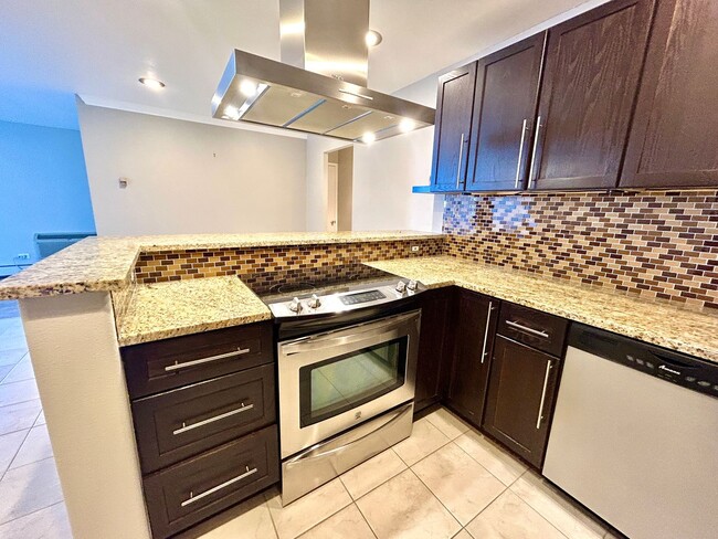 Building Photo - Cozy 1 Bed 1 Bath Condo in Denver Around t...