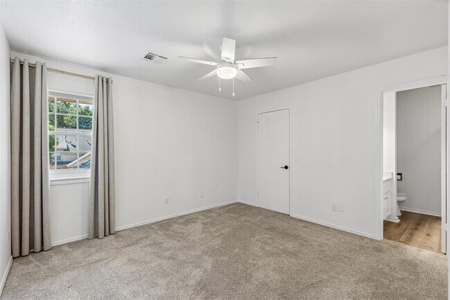 Building Photo - 11819 Red Oak Way