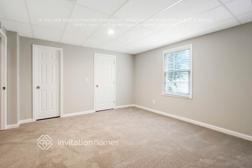 Building Photo - 1190 Burning Bush Dr