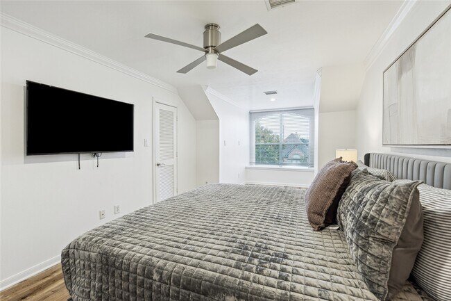 Building Photo - 5346 McCulloch Cir