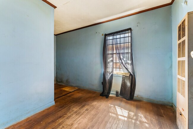 Building Photo - 932 Lewis St