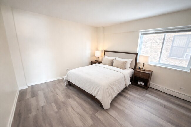 Building Photo - 1400 Chicago Ave