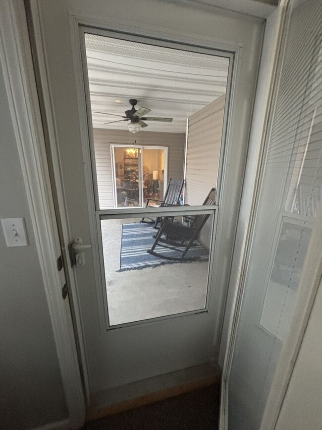 Building Photo - Gorgeous 3 Bedroom 2 Bathroom House!