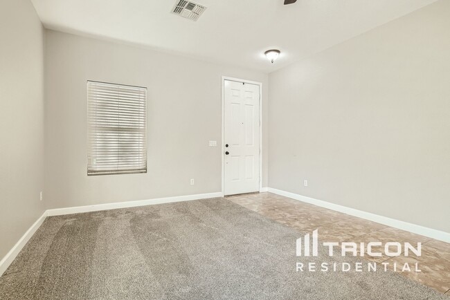 Building Photo - 8948 E Pampa Ave