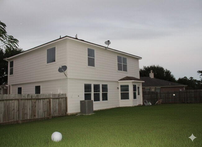 Building Photo - 8143 Sanders Forest Ct