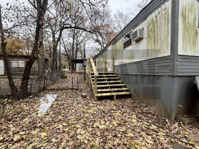 Building Photo - Charming 2-bedroom, 1-bathroom home!