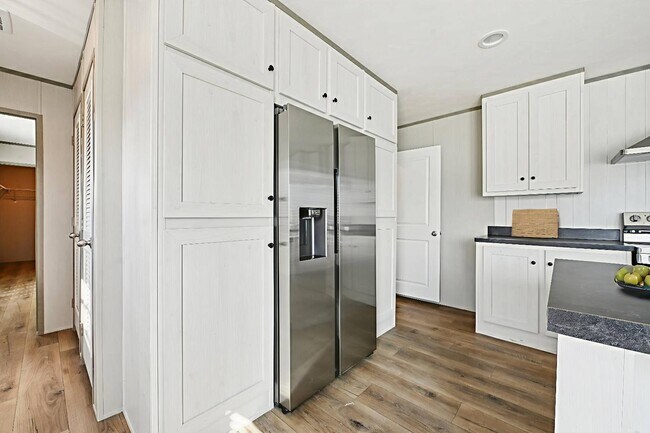 Building Photo - 1606 Fox Dr