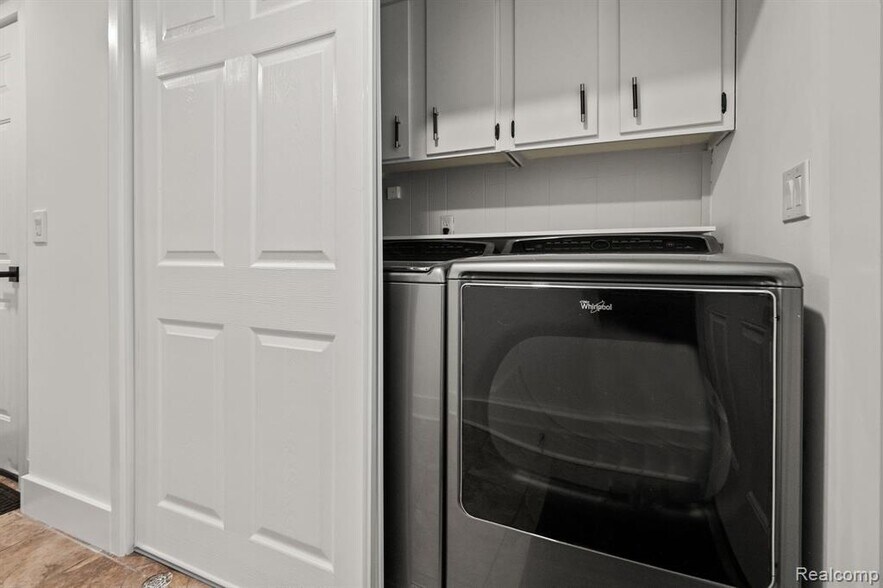 Building Photo - 1466 Rossdale Dr