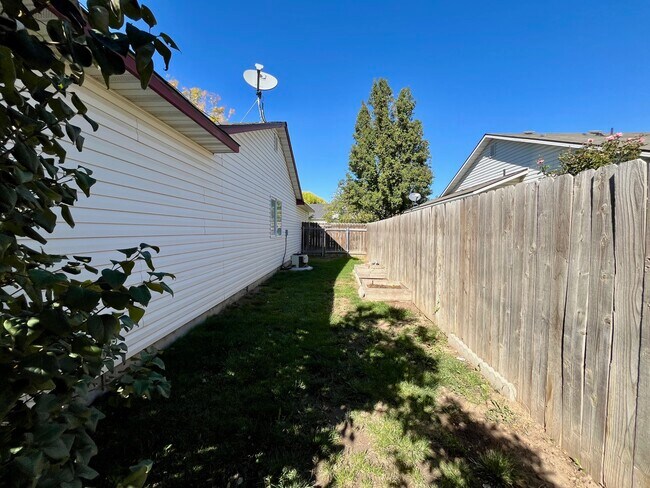 Building Photo - 11657 Shelburne St
