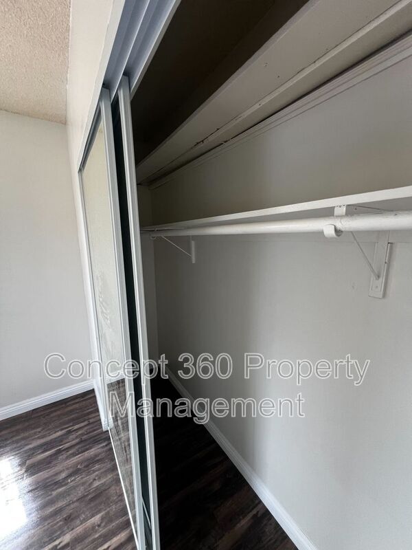 Building Photo - 475 E 61ST St