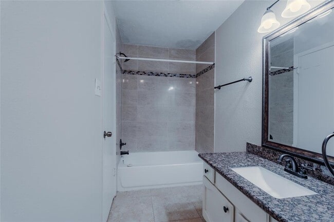 Building Photo - 4239 Southchase Ln