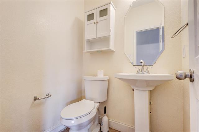 Building Photo - 6107 Lakecrest Dr