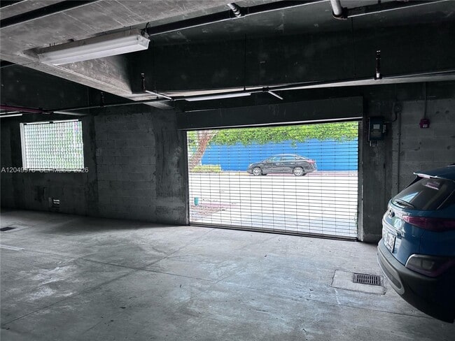 Building Photo - 7700 Collins Ave