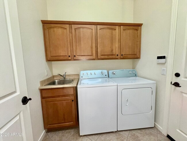 Building Photo - 14313 W Alvarado Dr