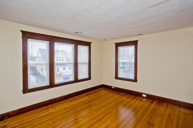 Building Photo - 58-60 Ionia St