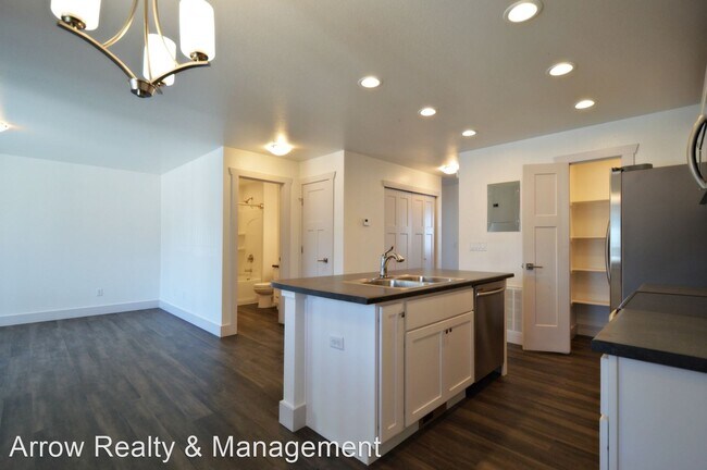 Building Photo - 105 Parkview Ct