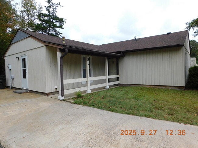 Front and side entries - 8 Druid Pl