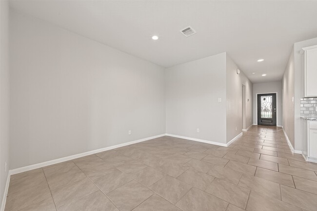 Building Photo - 7558 Highland Chase Dr