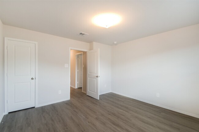Building Photo - 5014 Banyan Tree Trl