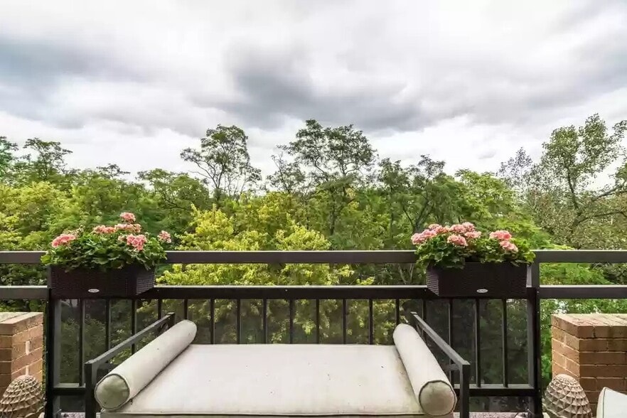 Building Photo - 2111 Wisconsin Ave NW