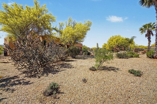 Building Photo - 14006 E Mark Ln