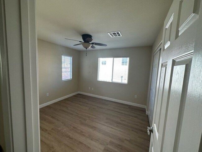 Building Photo - Beautiful 4 bedroom home In Paseos Summerlin - 2 Weeks free 1st month rent!!! Minutes from DT Sum...