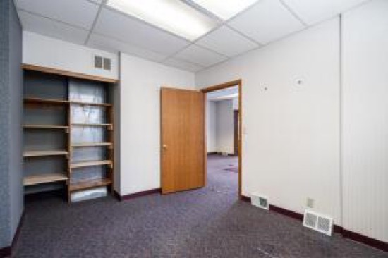 bedroom 1st floor - 3287 N Oakland Ave