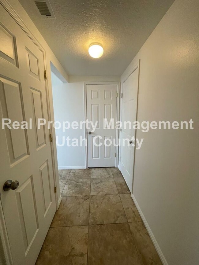 Building Photo - 467 W Harvest Moon Dr