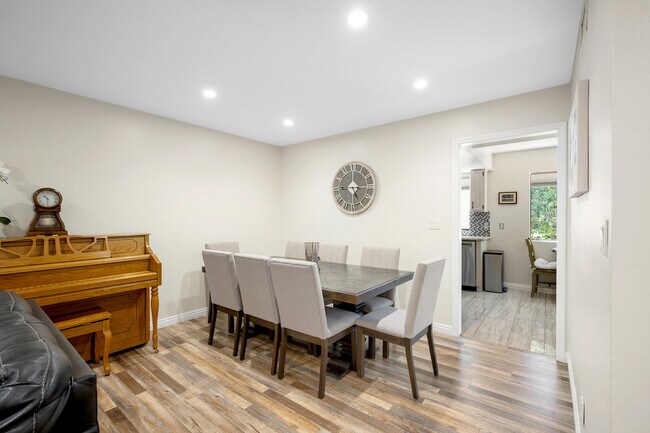 Building Photo - 3924 Park Pl