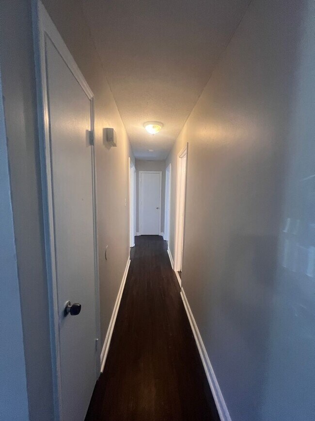 Building Photo - 3605 Somerset Dr