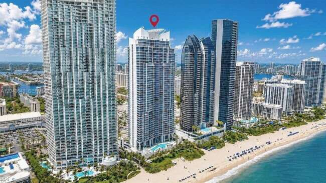 Building Photo - 17001 Collins Ave