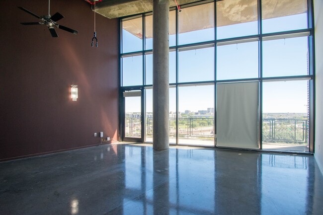 Building Photo - 2 Bed 2 Bath Modern Condo in Uptown Dallas!