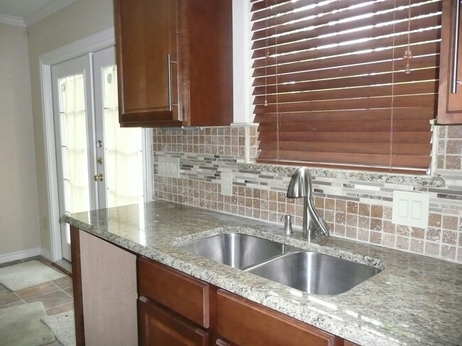 Building Photo - 1406 Moran Dr