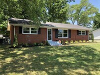 Building Photo - SHOWING FRIDAY 7/18/25 2:30 PM.  3 BEDROOM...