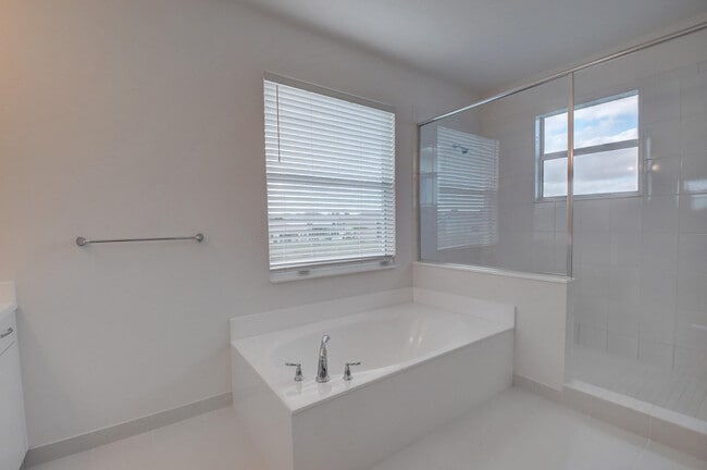 Building Photo - 9632 Highland Pointe Pass