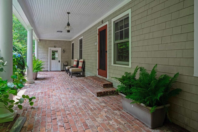 Building Photo - 11 The Pkwy