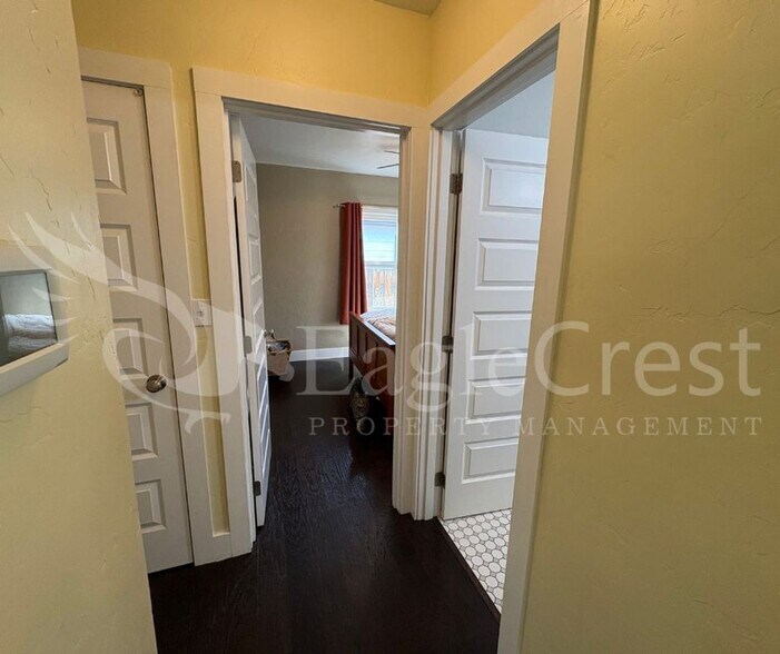 Building Photo - Spacious 3BR/2BA Home with Additional Living Space & Entertainer’s Backyard