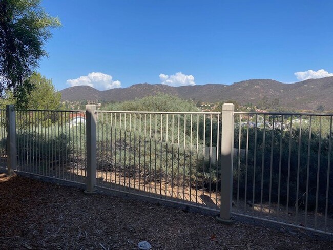 Building Photo - Wonderful Condo in Sabre Hills