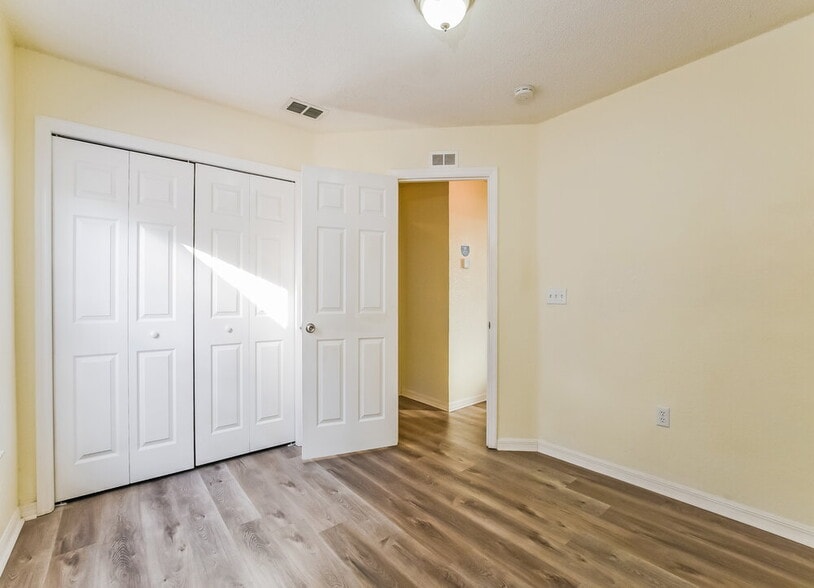 Building Photo - 7172 Summit Dr