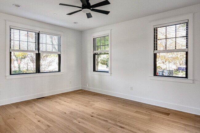 Building Photo - 20 E Redman Ave