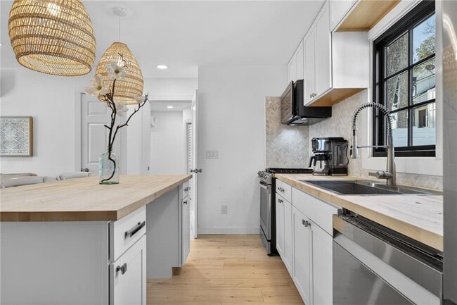 Building Photo - 1812 Wellbourne Dr NE