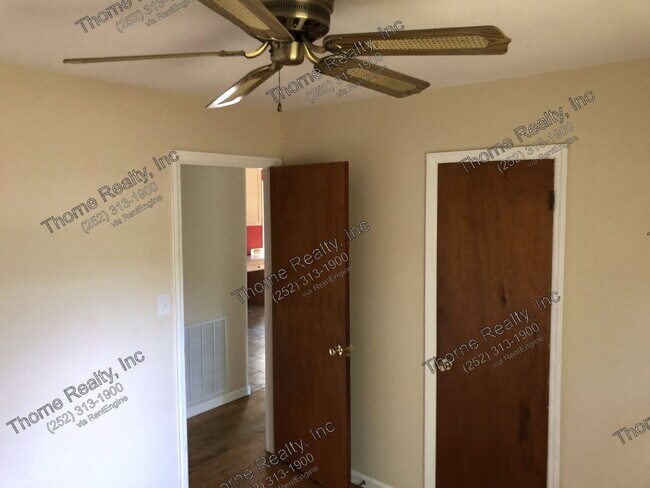 Building Photo - 1711 Woodlawn Dr