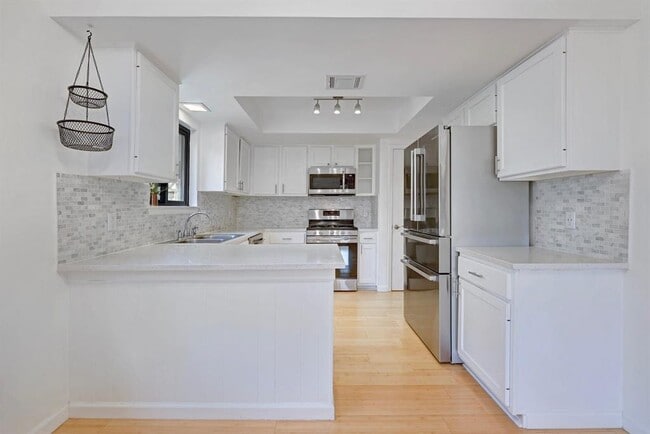 Building Photo - 10229 Missel Thrush Dr