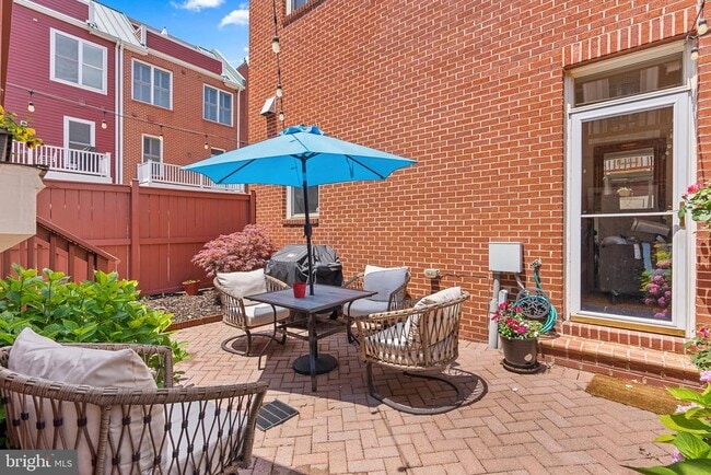 Building Photo - 711 McKenzie Ave