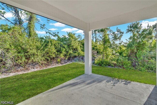 Building Photo - 747 Newell St E