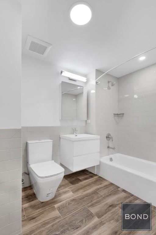 Building Photo - 3 bedroom in NEW YORK NY 10030