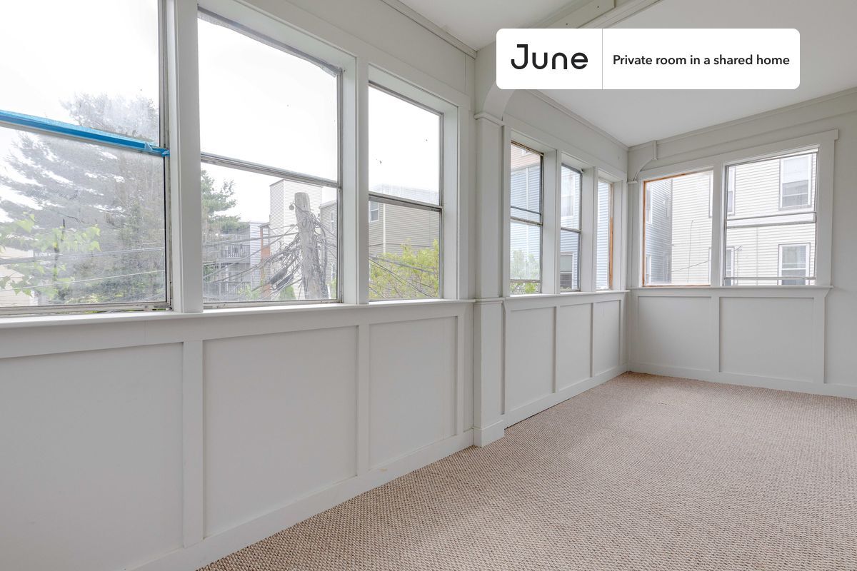 Building Photo - Room in Shared 4 bed/1.5 bath home in South Boston