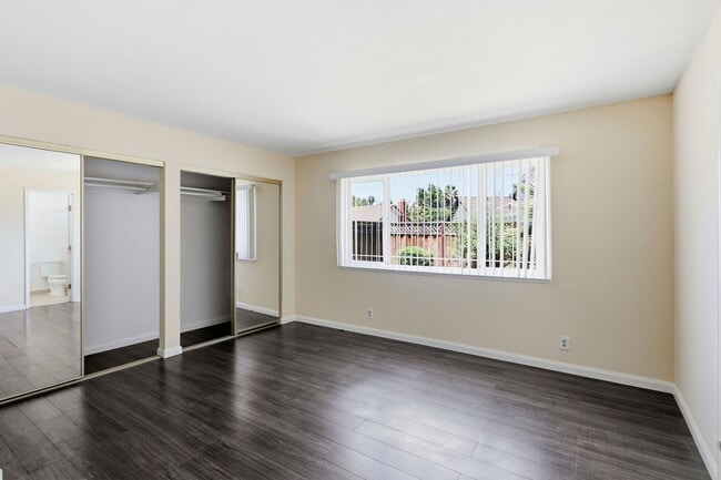 Building Photo - 663 Albion Dr