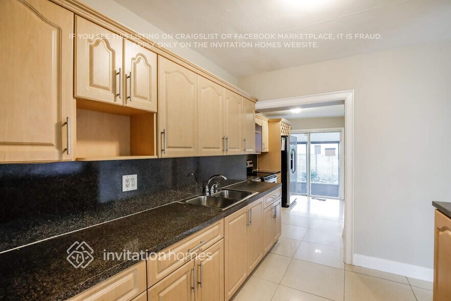 Building Photo - 8480 SW 33rd Terrace