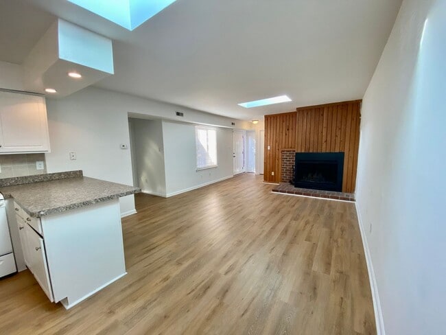 Building Photo - Spacious Condo One Mile to the Beach! One Living Level - Pet Friendly - Private Patio - Ready 05-...